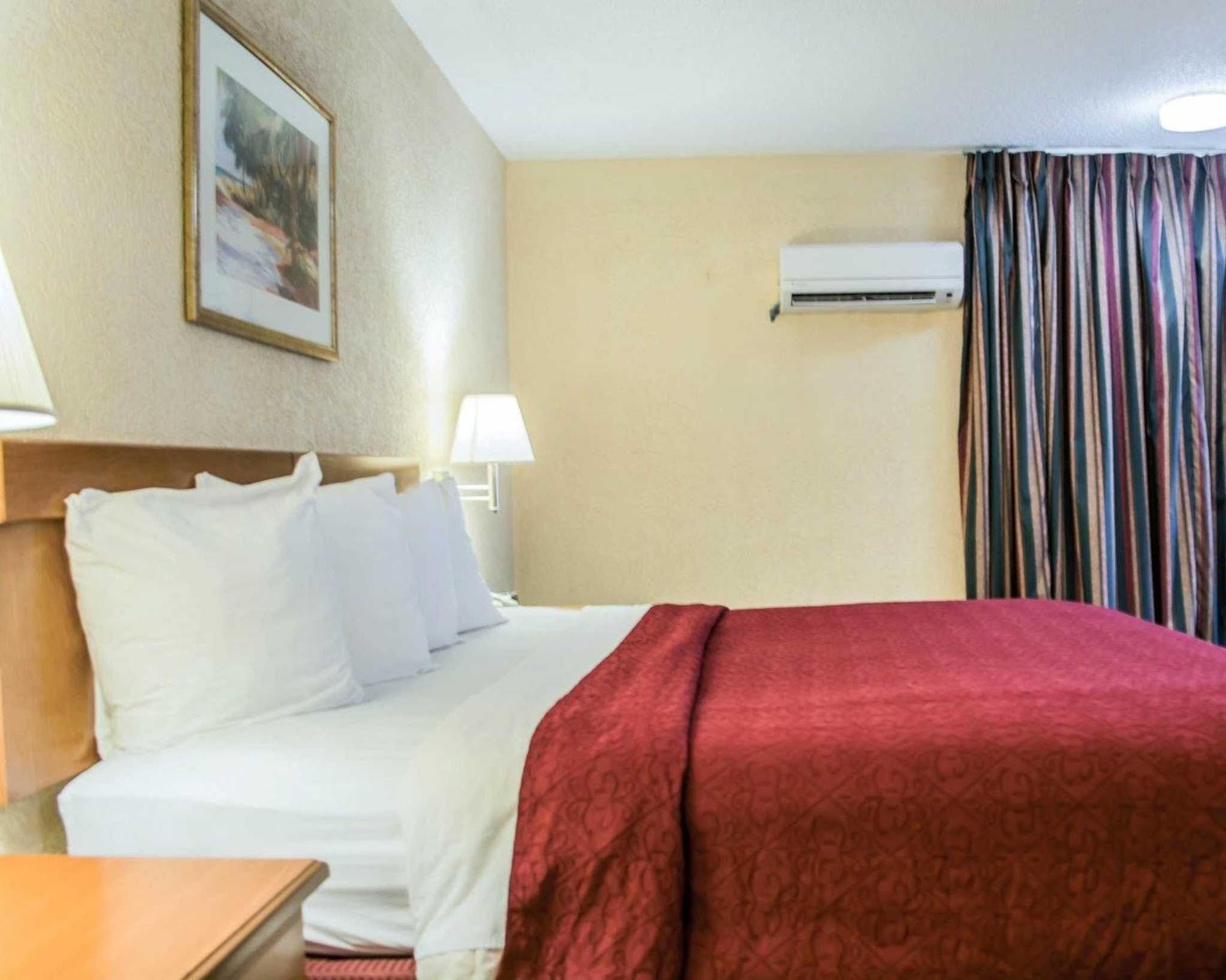Econo Busch Gardens Hotel 2*